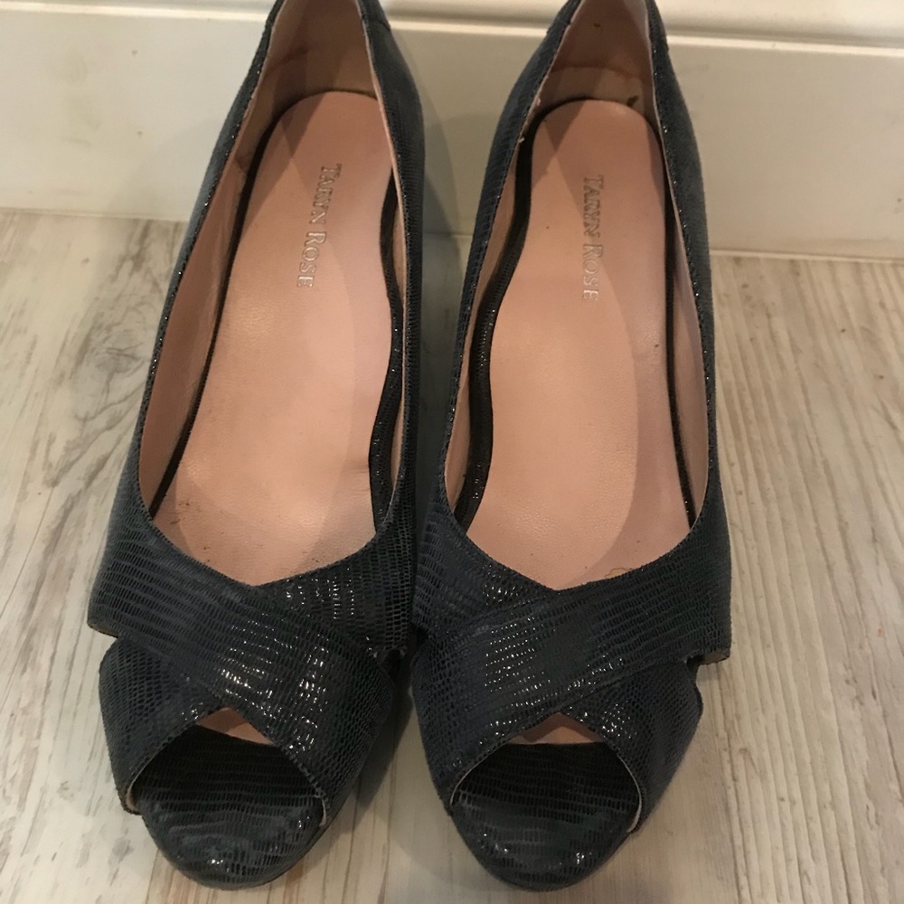 Taryn Roses Wedge - Picture 2 of 3